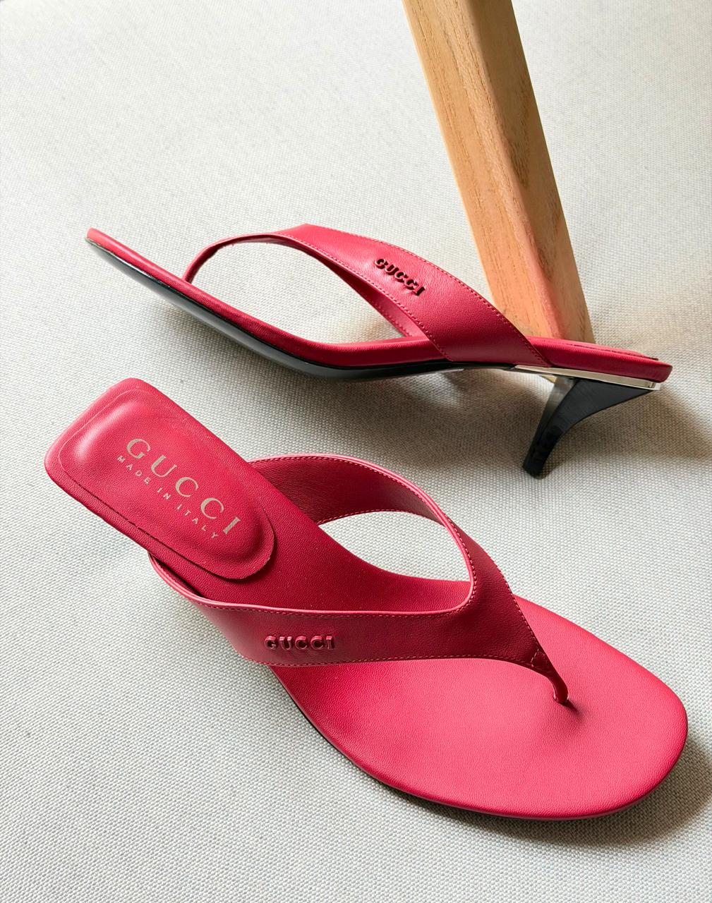 Gucci Victoria Thong Sandals In Nappa Leather