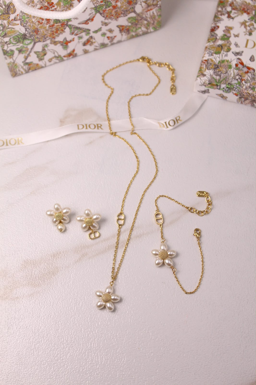 Dior Daisy Pearl Set