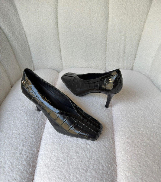 Chanel Pumps in Crocodile Embossed Calfskin