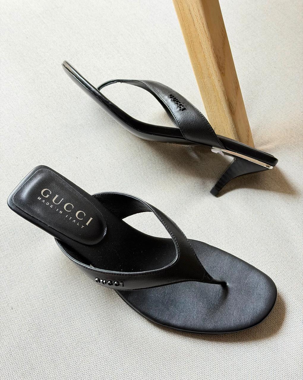Gucci Victoria Thong Sandals In Nappa Leather
