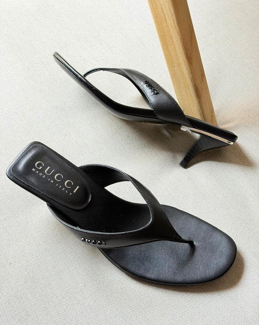 Gucci Victoria Thong Sandals In Nappa Leather