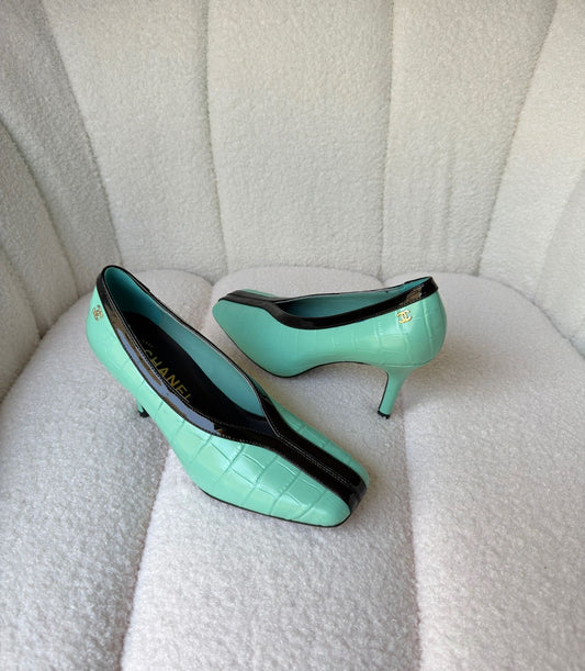 Chanel Pumps in Crocodile Embossed Calfskin
