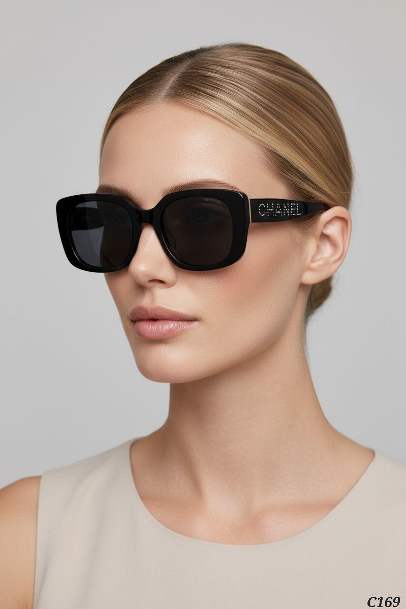 Chanel Bold Square Noir