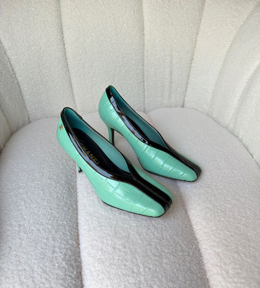 Chanel Pumps in Crocodile Embossed Calfskin