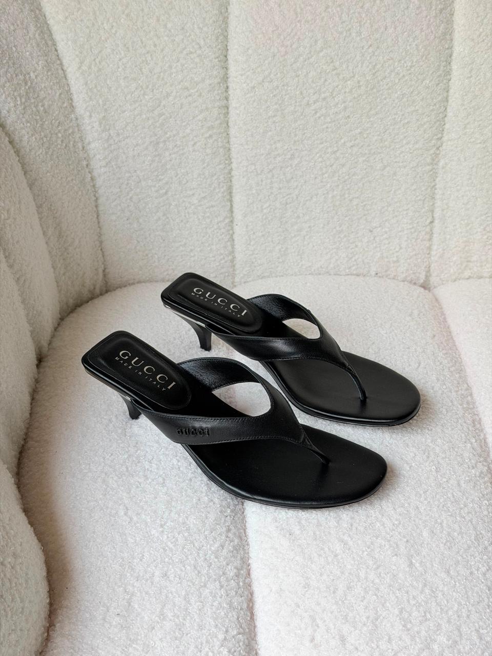 Gucci Victoria Thong Sandals In Nappa Leather