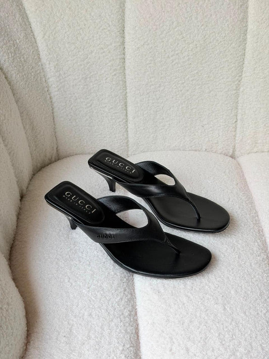 Gucci Victoria Thong Sandals In Nappa Leather