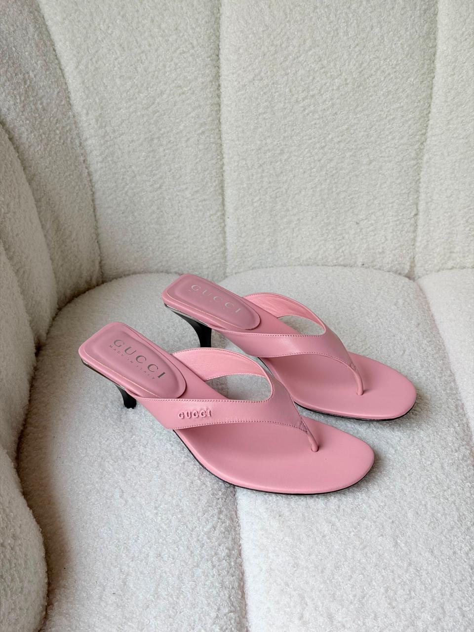 Gucci Victoria Thong Sandals In Nappa Leather