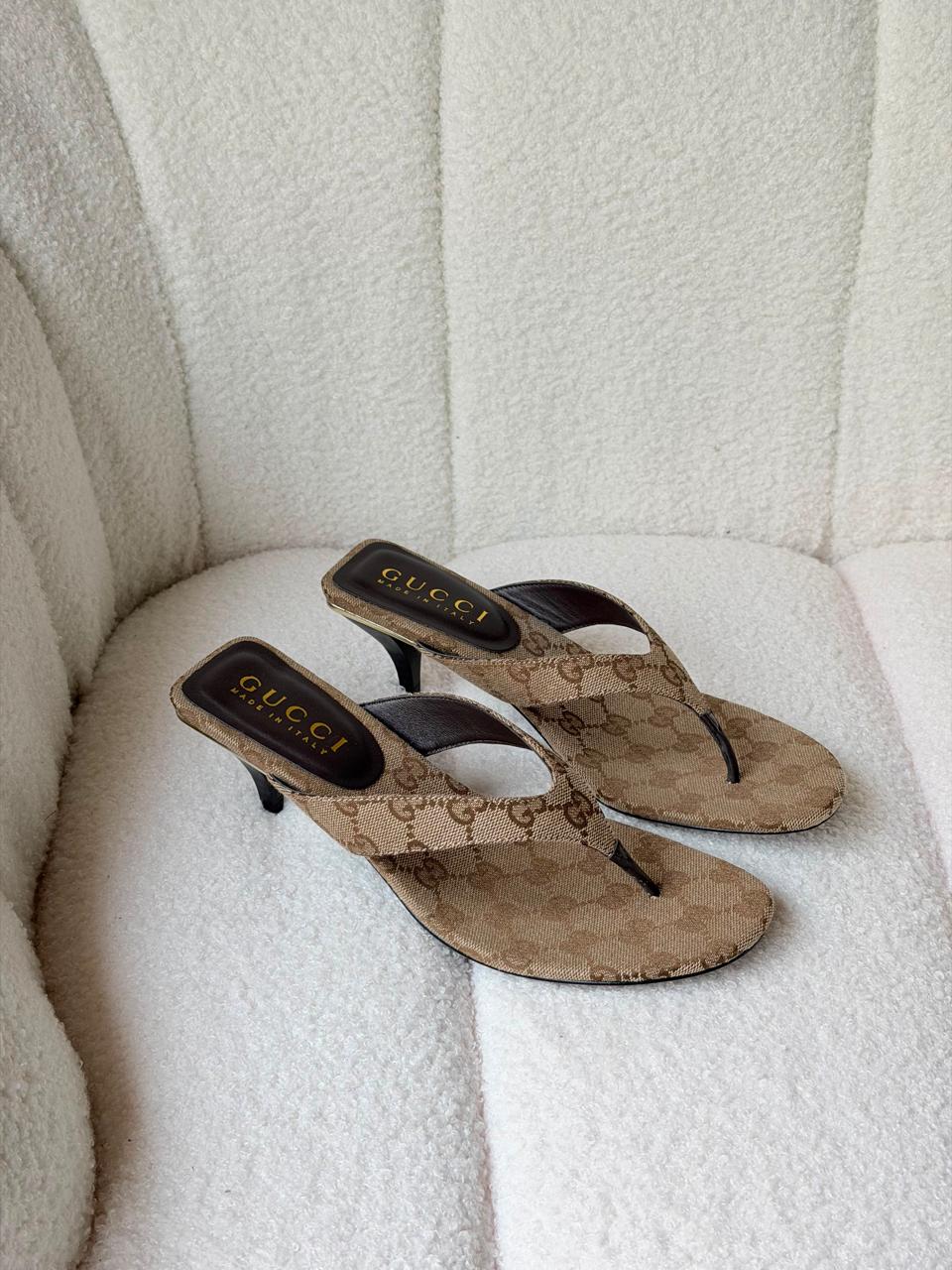 Gucci Victoria Thong Sandals In Canvas
