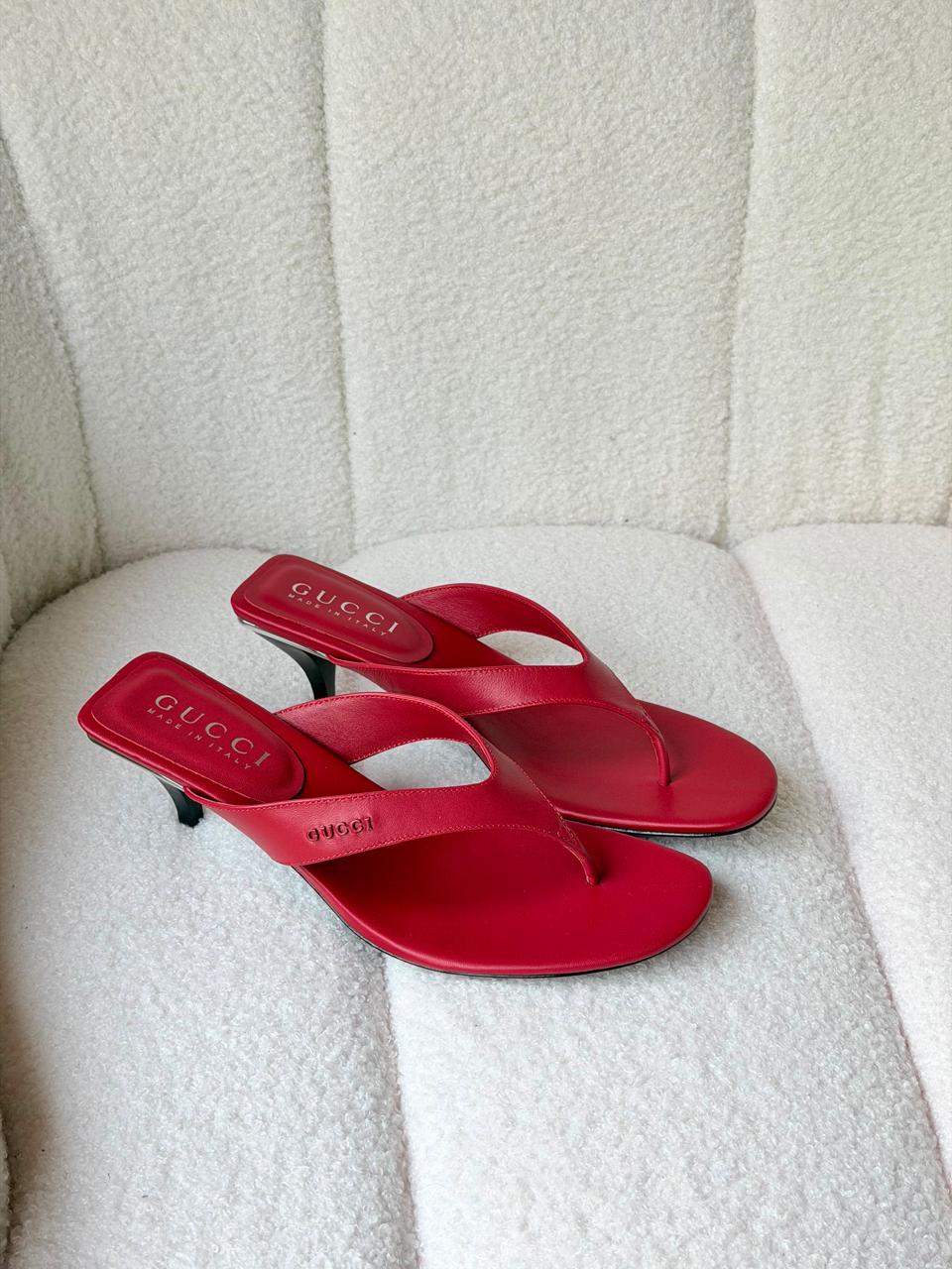 Gucci Victoria Thong Sandals In Nappa Leather
