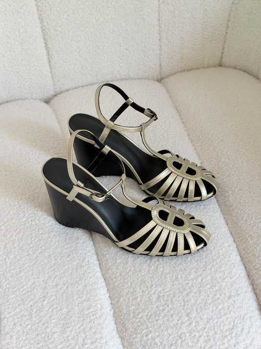 Hermes Wedged Heel Sandal In Leather Goatskin - 36-41 Size